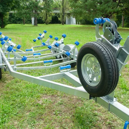Boat trailer 5.7M 2000kg-front