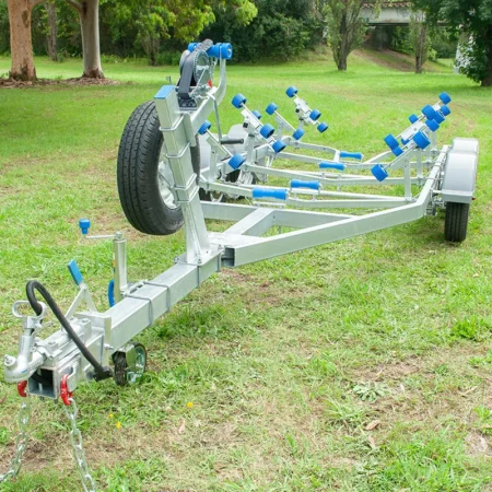 Boat trailer 5.7M 2000kg-head