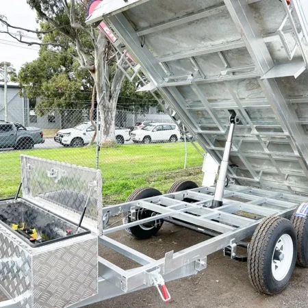 KKT-FT127TP1-3500RP - 12×7 Hydraulic Tipper Galvanised Flat Top Trailer 3500kg ATM WITH 600mm CAGE AND LOADING RAMP