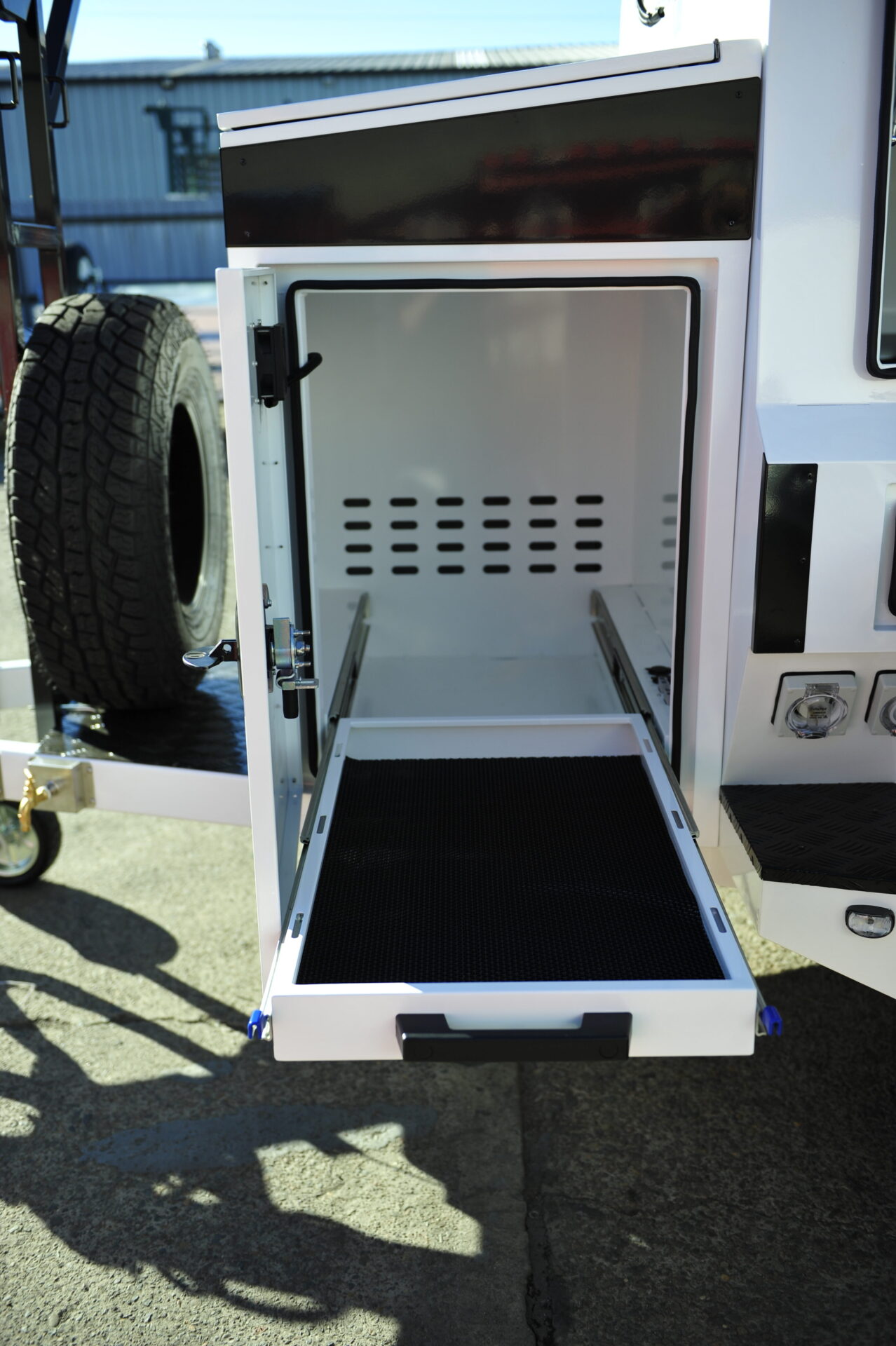 Long Tool Slide-Out Tray